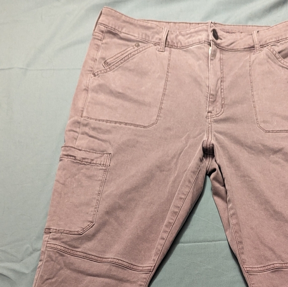 AE cargo style pants 18S - Picture 4 of 4